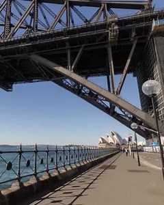😍 Los que han visitado este lugar en la hermosa ciudad de Sydney, Australia no nos dejaran mentir al decir que es uno de los lugares que tienes que visitar obligatoriamente si viajas a Australia. El ópera house de Sydney fue considerado patrimonio de la humanidad en 2007 y hacer parte de las arquitecturas destacadas a nivel mundial.🇦🇺 📲 ¿Qué estás esperando para empezar a planear tus metas? Escríbenos ahora y te diremos cómo empezar con este sueño 🎥 @sydney #australia #sydney #amazing #oper