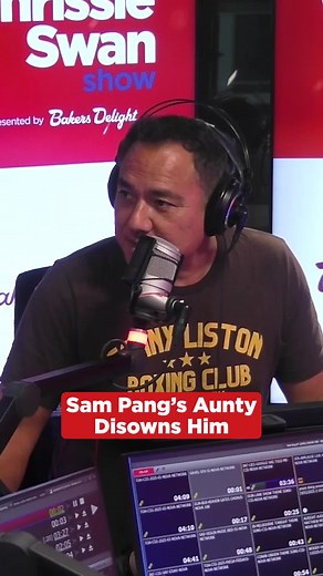 Australian Comedian Delivers Hilarious Stand-Up