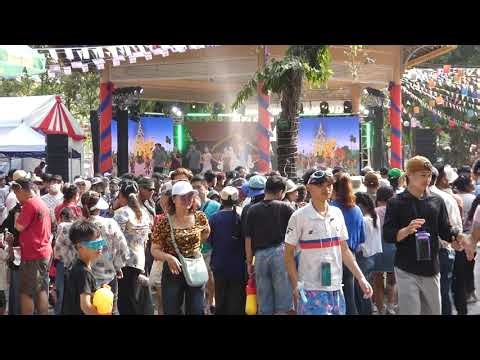 រាំសប្បាយខ្លាំងណាស់នៅវត្តភ្នំ