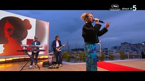 🎵 Selah Sue en live sur la scène de C à Vous 🎵 | C à vous