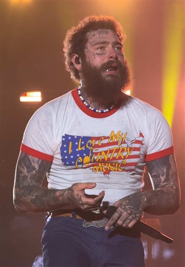 Post Malone performing “Sunflower” at Carolina Country Music Fest in Myrtle Beach, South Carolina 🩵 #postmalone #posty #bigassstadiumtour #ccmf