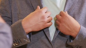 26K views · 52 reactions | Trendy pero no dressy. ¡La nueva temporada también llega con tips para ellos! Cuéntanos qué tip estás esperando. No te pierdas la nueva temporada solo por E! Online a partir del 16 de septiembre. #CámbiameElLook #MásfashionMenosDrama ARG – 22:00 Hrs. CHI – 23:00 Hrs. COL – 9:00 pm. MEX - 9:00 pm. PER – 9:00 pm. VEN – 11:00 pm. | Cambiame el Look Latinoamerica | Facebook