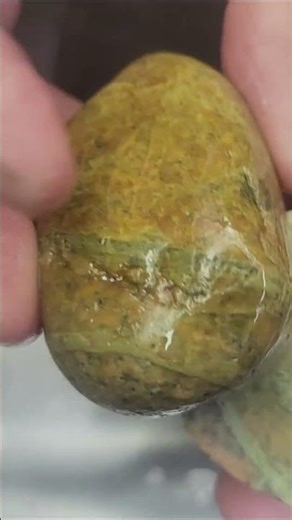 Cutting Pretty Unakite: Mesmerizing Pink-Green Reveal!