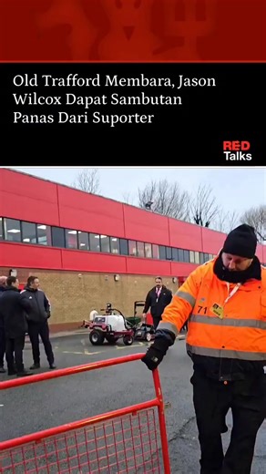 Jason Wilcox dapet sambutan boo pas nyampai di Old Trafford kemarin. Fans udah mulai gerah sama keputusan-keputusan yang telah di buatnya. MANCHESTERUNITED GLORYGLORYMANUTD MUFC GLAZERSOUT INEOSOUT LUHG