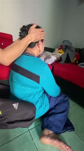 Massage Kepala Wanita