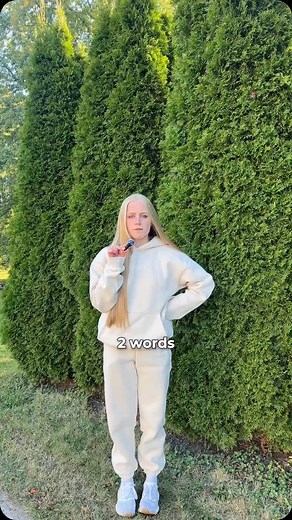 Ava | Content Marketing | Social Media Management on Instagram: "I Did a Split Test Between These Two Videos, Results are Insane 🤯 Comment VISUAL for a list of visual hook ideas you can use for your next video ✅"