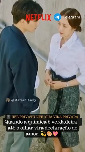 ✨ Her Private Life é aquele K-Drama que prova que o amor pode surgir nos lugares mais improváveis — até entre uma curadora talentosa e seu chefe exigente! 🎨💼 Park Min Young dá vida à apaixonada Sung Deok Mi, uma mulher que esconde um segredo: é uma fã dedicada que administra um fã-site de idols. Já Kim Jae Wook interpreta Ryan Gold, um ex-pintor de coração fechado que acaba se apaixonando pela autenticidade dela. 💖 Entre cenas hilárias, momentos de pura química e reflexões sobre identidade e 