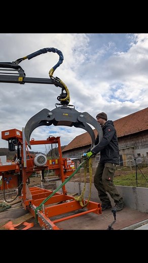 Vertrauen zwischen Männern 🙈 #fastrac #kran #kranaufbau #umzug | Björn Speckhardt