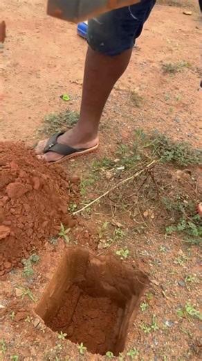 Technique for making holes in the ground. #shorts