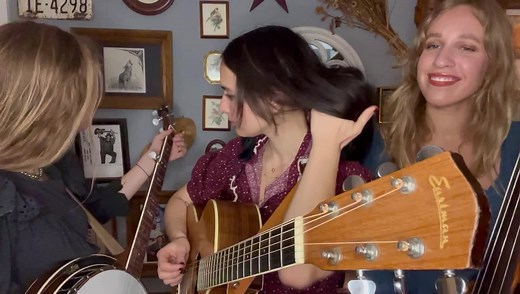 Banks of the Ohio with Audrey MacAlpine and Brenna from Theo & Brenna Band for you on a rainy Wednesday! Hope you enjoy 💙 | Cristina Vane