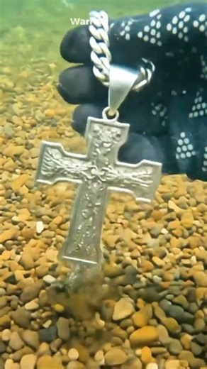 How much do you think this piece of jewelry is worth? #metaldetecting #flashdrive #treasuretrove