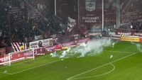 37 reactions · 10 comments | Show pirotehnic oferit de fanii Rapidului la meciul cu Voluntari, ultimul jucat în Giulești în acest an ️ | iAMSport.ro | Facebook