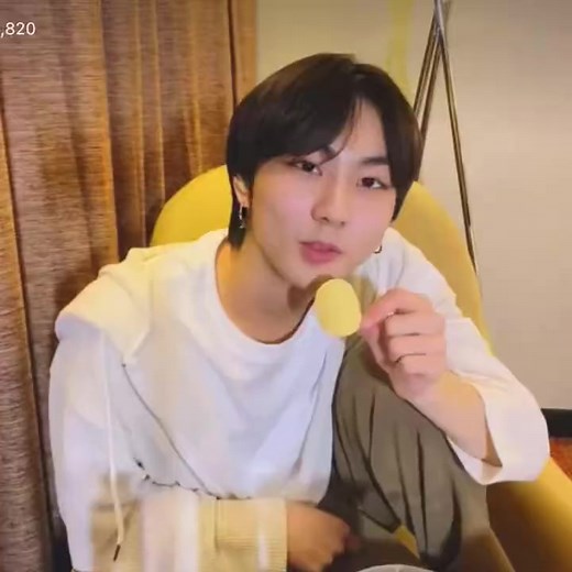 31K views · 6.4K reactions |  : Who gave birth to our jungwonie so prettily~ Dancing to Newjeans OMG "eomma eomma ga" (mom did)  (he's doing the changbin meme) - | Enhypen Updates PH | Facebook