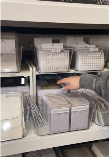 Let’s pack an order for Marisol! Thank you so much for your order! 🤍📦✨ Items in this video: • A5 Monthly Tab Dividers (Set of 12) • A5 Bloom Clear Dashboard • Envelope Wallet “Midnight” • A5 Monthly No Spend Challenge • Custom Tabbed Envelopes (Set of 6) • A5 Minimalist Finance Planner Inserts • A5 Purchase Tracker Inserts • Envelope Tracker Notepad • Sinking Funds Tracker #smallbusiness #packaging #packingorders #packanorderwithme #asmr