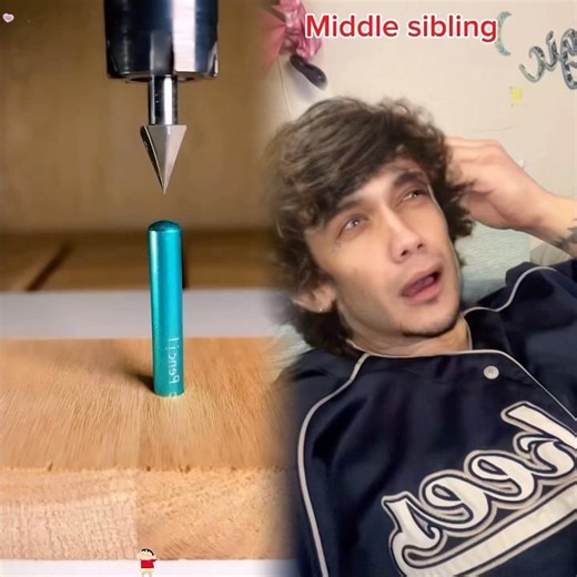 Mom always picks the middle sibling to do the work😆🤣#funnyvideo #comedy