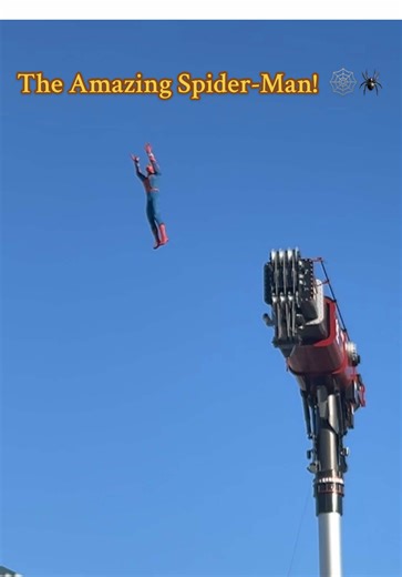 The Amazing Spider-Man! 🕸️🕷️ 📍Disney California Adventure - Avenger’s Campus Showtimes: 10:00 AM - 12:30 PM & 2:30 PM - 4:30 PM (Every half hour during these times)