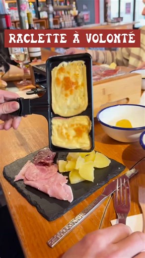 🇪🇦 El Txupinazo Bar | Restaurant | Tapas à Dax on Instagram: "Quand l’hiver s’installe, le Txupinazo sort sa version caliente de la raclette🔥 🧀 Raclette à volonté *- 20 € par personne 🫕 Charcuterie, fromage fondant & ambiance conviviale 🍷 👉 tous les mercredis au mois de février ! Entre amis ou en famille, viens te réchauffer autour d’une raclette ❤️ 📍 El Txupinazo - Place de la Fontaine Chaude, Dax 📞 Réservation obligatoire (places limitées) 05 58 56 20 52 ou en ligne (lien en bio) * fr