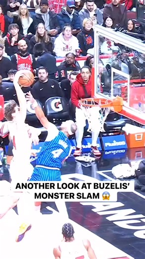 WHAT A HUGE ONE-HANDED THROWDOWN FROM MATAS BUZELIS ⁉️ ORL-CHI • NBA League Pass Tap to Watch ➡️ https://www.nba.com/how-to-watch-game-redirect/0022500480?partnerRef=NBA&platform=Facebook&surface=Post | NBA