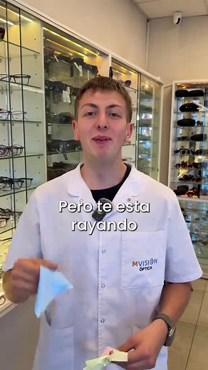Limpia tus lentes sin rayarlos: óptica