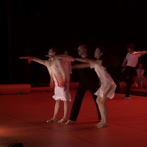 #LumièreSur les coulisses de « Drumming Live », l'une des œuvres les plus spectaculaires d’Anne Teresa De Keersmaeker. | Opéra national de Paris