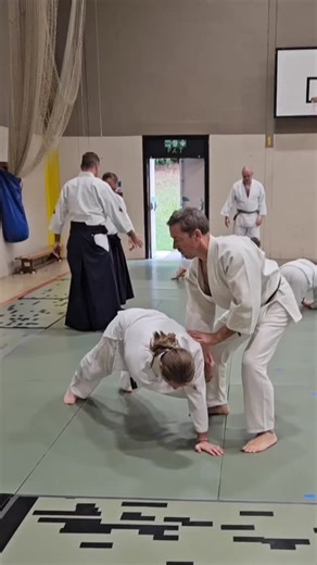 Our Sutemi Waza & Koshi Nage Course with Sensei Pete Marsh 👌🏻. Thanks to all those who attended 👍🏻 Atemi Aikibudo Aikido Club, teaching traditional aikido with modern self defence applications. Thursdays 7pm to 8.30pm, Tamworth Enterprise College, Tamworth, Staffordshire, B77 2NE, UK. #aikido #合気道 #traditionalaikido #aikidoka #aikikai #aikidolife #aikidolifestyle #aikidoaikikai #aikidotraining #aikidodojo #dojolife #aiki #japanesemartialarts #martialarts #budo #budojapan #bushido #martialart