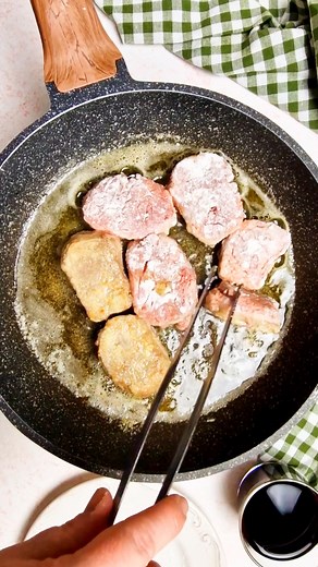 FILETTO DI MAIALE IN PADELLA: veloce e gustosissimo! 👇👇👇 https://www.cookaround.com/ricetta/filetto-di-maiale-in-padella.html | Cookaround - Cucina e Ricette