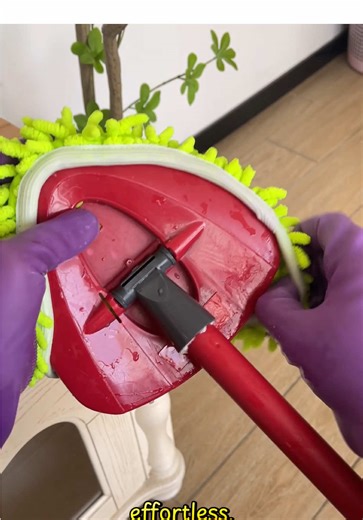 Effortless Kitchen Grease Cleanup with Swiffer