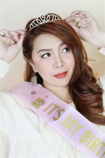 Birthday Shoot be like 👸😉 Happy Happy Bday to you my Sizzy Moran Erin 🎂🎉