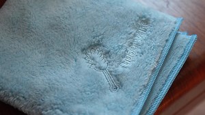 Are you looking to clean without chemicals while reducing consumer-created waste? Meet your newest obsession, the ✨ Recycled Microfibre Towel ✨ made from 80% recycled & 100% sustainably sourced materials! ♻️ Recycled from single-use bottles, industrial waste and garments ♻️ Clean almost ANYTHING without using a single chemical or paper towel ♻️ Every purchase actually reduces waste that would otherwise end up in landfill ♻️ Each towel has a unique design for a particular use case to clean and po