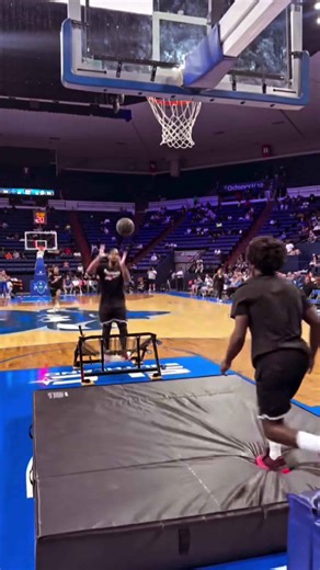 Incredible Acrobatic Basketball Dunk Show on the Court