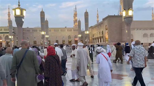 A peaceful walk to the Prophet's (SAW) Mosque | Hadith of the Day