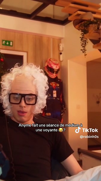 Séance de médium hilarante avec Iris