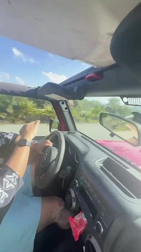 5.9K views · 87 reactions | Cozumel desde un Jeep. Hermosas playas, gente increíblemente buena y amable y el mejor tequila del mundo. México , siempre lindo y querido. #viajesespacial | Pepe Pomacusi Periodista | Facebook