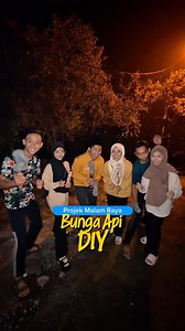 11K views · 13K reactions | Bila duit dah habis takde modal nak beli mercun sebab bagi anak buah duit raya..Buat Bunga api DIY je boss藍! #raya #bungaapi #syawal #fyp #hariraya | Zulhilmi Weng | Facebook