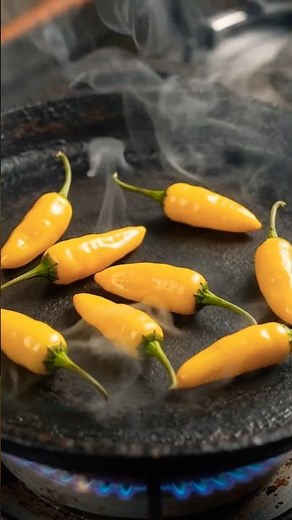 The Rarest Yellow Chilli Ever! 🌶️💛 | You Won't Believe This Color! #Shorts