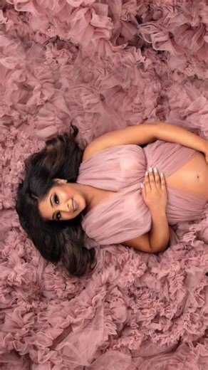 Nico | Citation | motivation & mindset | marketing digital on Instagram: "Le lâcher-prise… version vraie vie Laisse un 😂 si toi aussi on t’a déjà dit « lâche prise, fais confiance au processus » alors que toi… t’étais en train de te faire essorer par la vie. Ils disent : “Respire… lâche prise… laisse-toi guider…” ✨🧘‍♀️ Moi, pendant ce temps-là : en rotation complète dans la machine de la vie, secouée, retournée, rincée… sans bouton pause 🫠💀 Parce qu’en vrai, le lâcher-prise quand t’es maman,