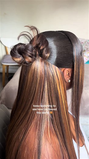 if you want make your weaves pop a little more totally try out this warm golden brown 🤎 #highlights #weave #brownhighlights #halfuphalfdown