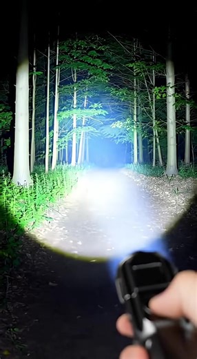 Blinding potential intruders with the strobe mode. 🚨 Safety first! #selfdefense #safetytips #strobe #security #smart