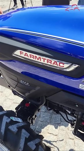 NOU în gama Ozonteh 🚜 Farmtrac 26 Pro 4WD – tractor compact, modern și gata de lucru. Design robust, motor Mitsubishi Stage V, 26 CP, tracțiune 4WD și transmisie 9 9 Synchro Shuttle pentru manevre rapide și eficiente. Hidraulică puternică cu 800 kg capacitate de ridicare, PTO 540 / 540E și confort premium: platformă lată, scaun cu cotieră, servo-direcție. Compact ca dimensiuni, serios la muncă. 👉 Ideal pentru livezi, vii și ferme mici. https://ozonteh.net/product/tractor-farmtrac-26-pro-4wd/