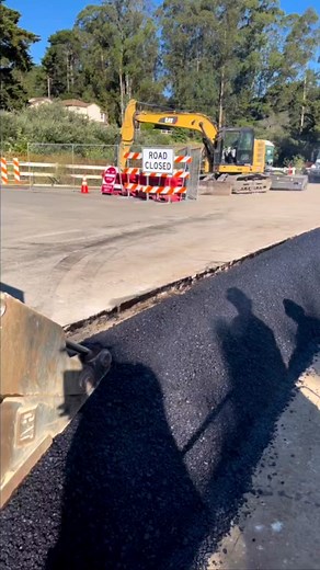 LMAOOO 🎥: @local12operator #construction #paving #constructionfail #skidsteer #asphalt #pavingsomeasphalt