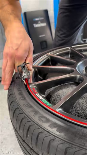 CDM Design on Instagram: "Giving these wheels a custom touch #beugler #pinstriper #pinstriping #wheels #pinstripes #1shot #1shotpaints #art #custom #paint #abarth #handpainted"