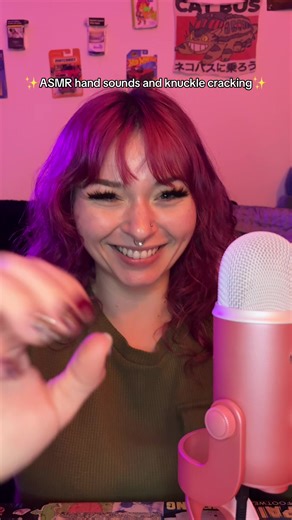It kinda happened on a whim but I love being so crackly #asmr #chiropractic #handsounds #fyp