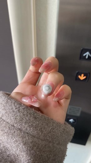 ちいかわハンドスピナーで作る魅力的なネイル