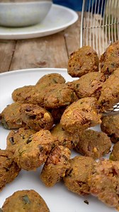 6.3M views · 33K reactions | काला चना जब बेसन से मिला, तो बोला - 'भाई अब तो डीप फ्राई होने का टाइम आ गया!' “और तेल ने कहा -आ जा मेरे जले में, क्रंच बन जा!藍 | Rangers cooking show | Facebook