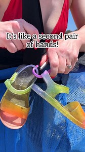 🩴 Use carabiners to clip beach sandals to your bag! #beach #sandals #mom #summer | Jeff & Lauren
