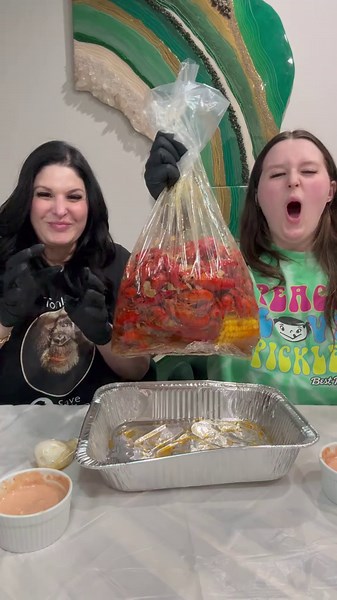 Crawfish Boil Mukbang: A Delicious Seafood Experience