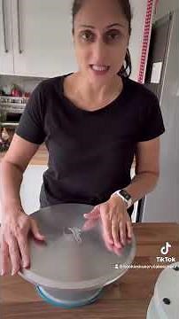 Mastering the Art of Cake Decorating with the Ultimate Cake Turntable