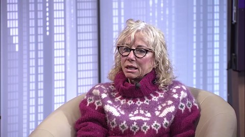 Two dogs run the Iditarod together — one dies: Veteran musher DeeDee Jonrowe speaks about bond fellow musher had with her team