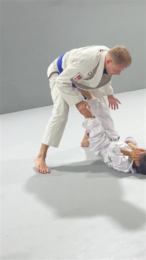 Helio Gracie's mindset for Gracie Jiu-Jitsu centers on leveraging technique and leverage over strength, with the goal of giving the physically weaker person a chance to defend themselves against a larger, stronger opponent #GracieJiuJitsuBangkok #heliogracie🇧🇷 #graciejiujitsu #SelfDefense #bjjrama2