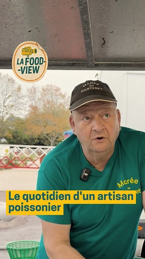 🐟 Le métier de poissonnier, c’est tout sauf simple. Lever à 3h du matin, direction la criée, où tout se joue en quelques secondes : un bouton, un écran, un prix qui défile… et son nom qui s’affiche quand il remporte un lot de poissons. Ensuite, la journée continue : préparer, découper, lever, conseiller, servir… jusqu’au soir. Un métier physique, technique, et souvent sous-estimé — mais essentiel pour garantir du poisson frais et de qualité. Respect à celles et ceux qui le font chaque jour. 👉 